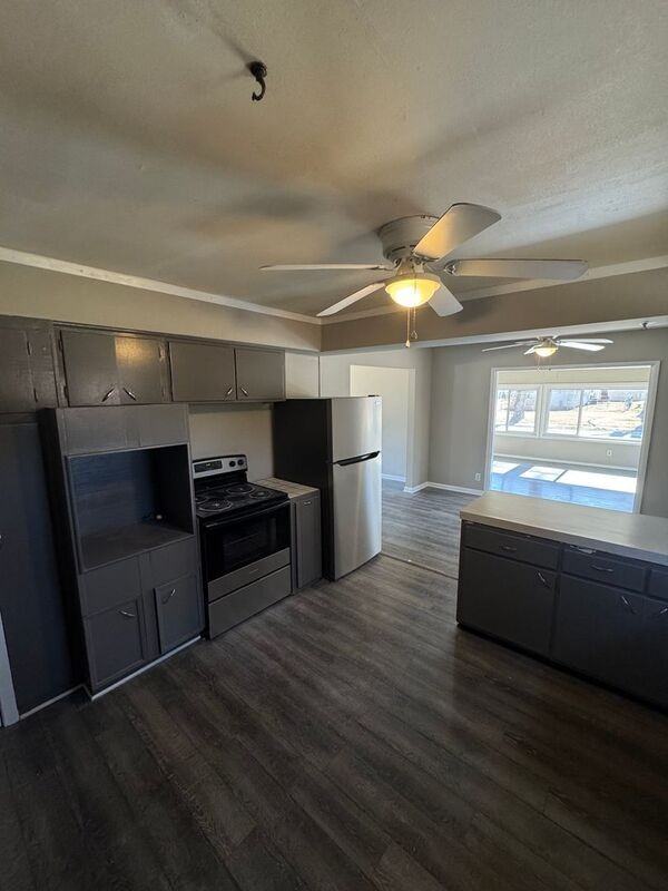 555 S Airwood Ave - Photo 7 of 15