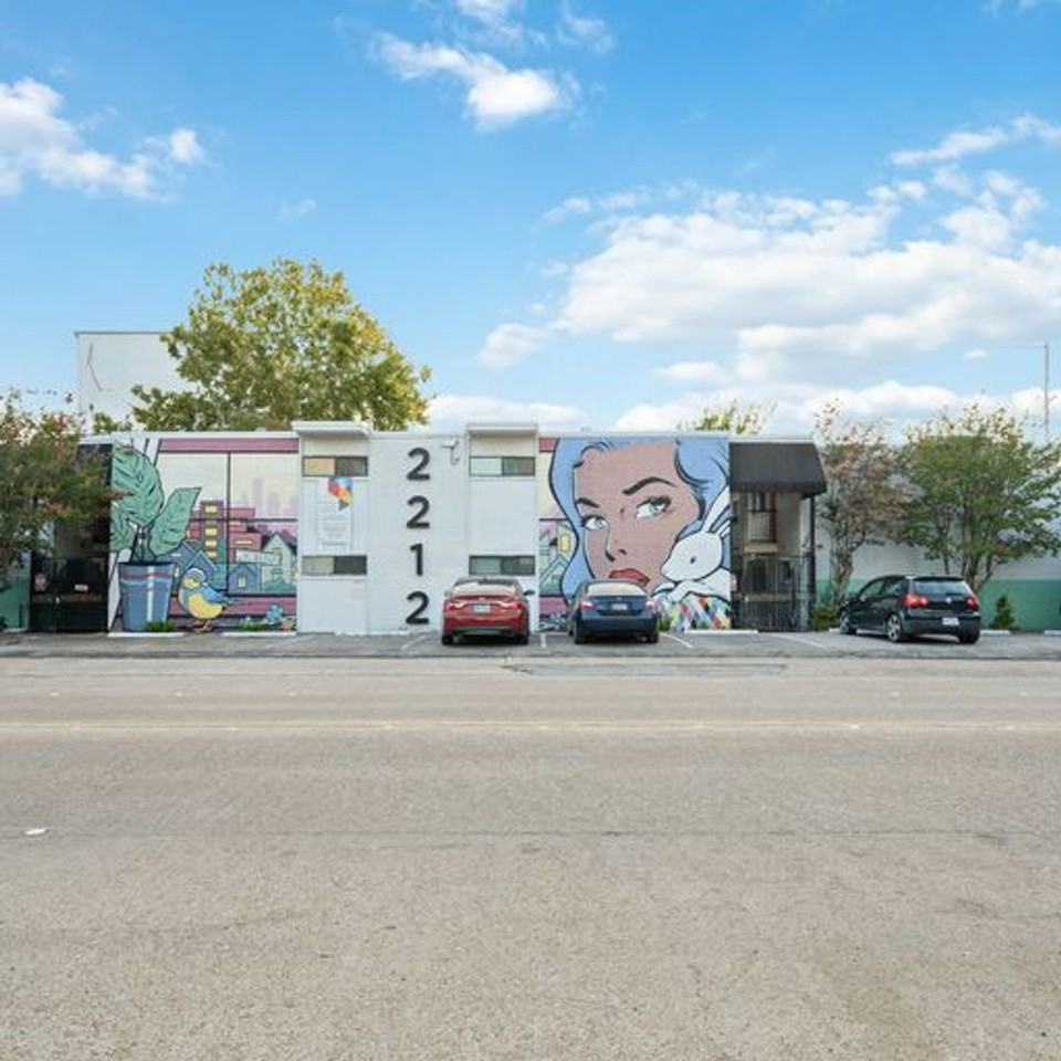 Dream Montrose - Photo 3 of 8