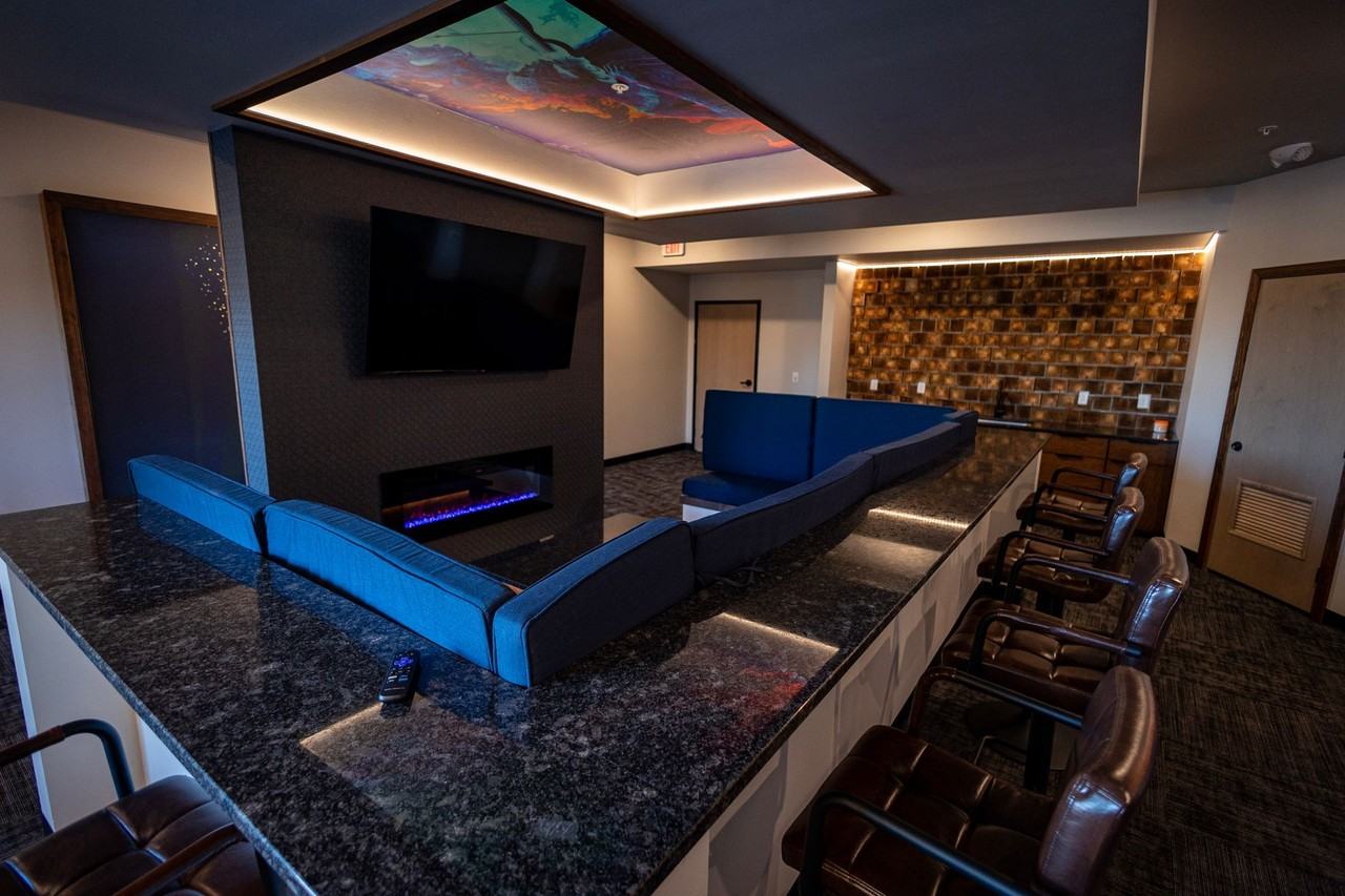 Azure - Photo 7 of 41