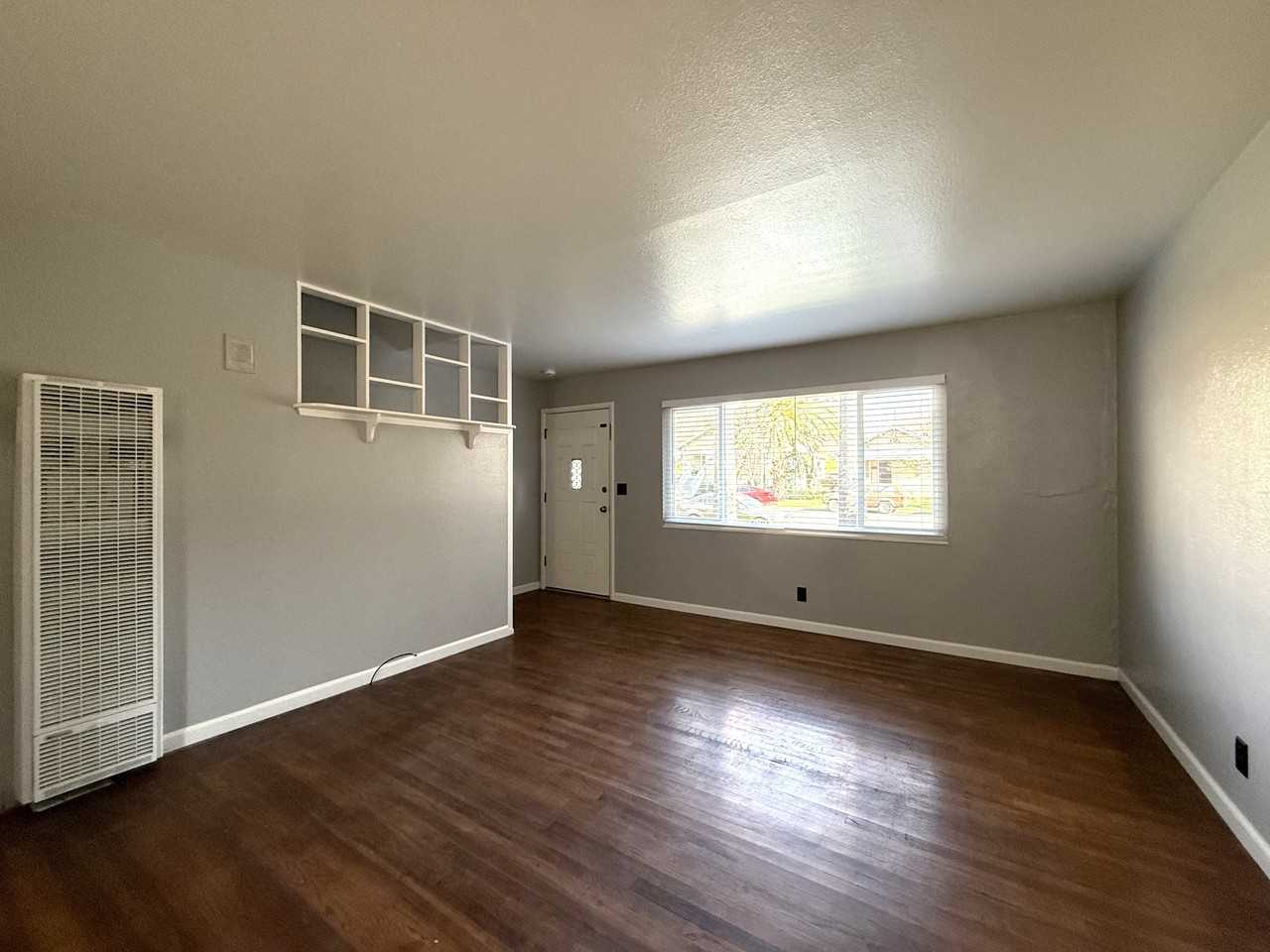 1040 Normal Ave (G) - Photo 3 of 12