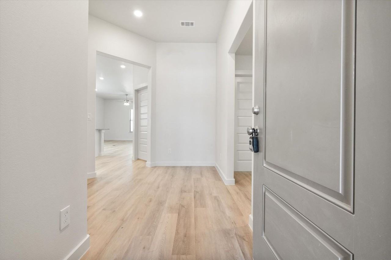 10502 Beaufort Ave - Photo 2 of 22