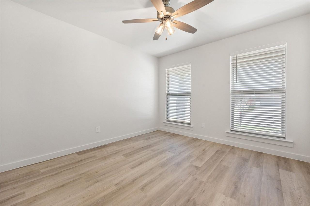 10502 Beaufort Ave - Photo 3 of 22