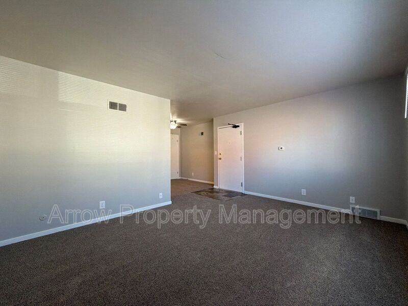 1621 G St - Photo 3 of 9