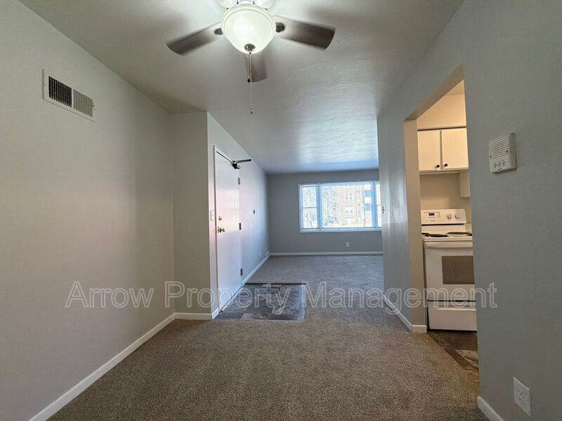 1621 G St - Photo 4 of 9