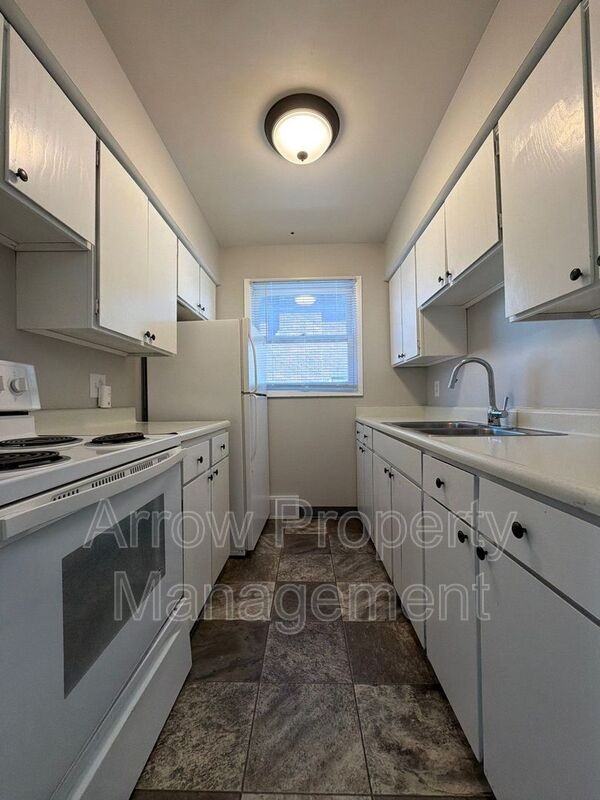 1621 G St - Photo 5 of 9