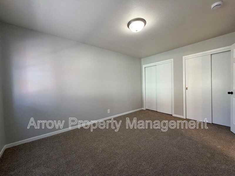 1621 G St - Photo 7 of 9