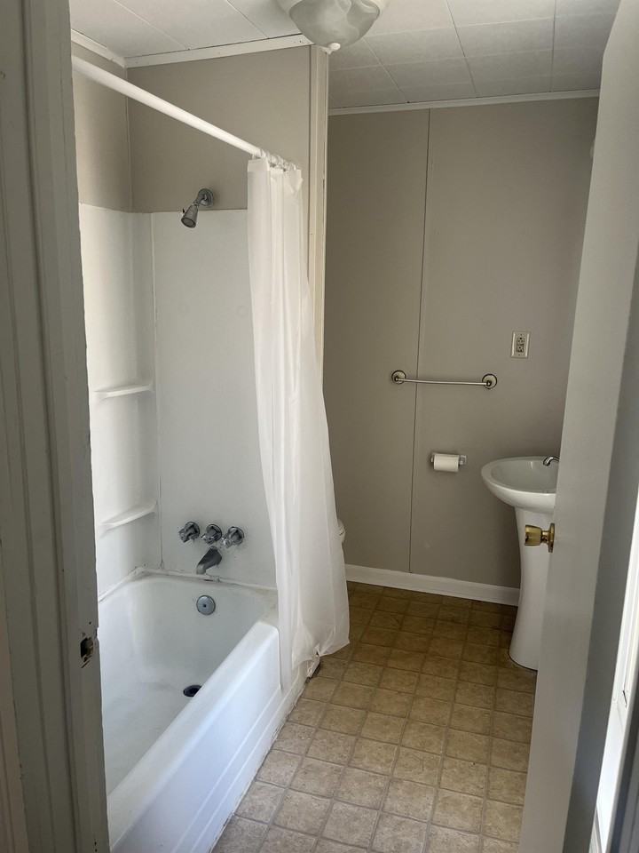 201 Brown-GRG - Photo 7 of 26