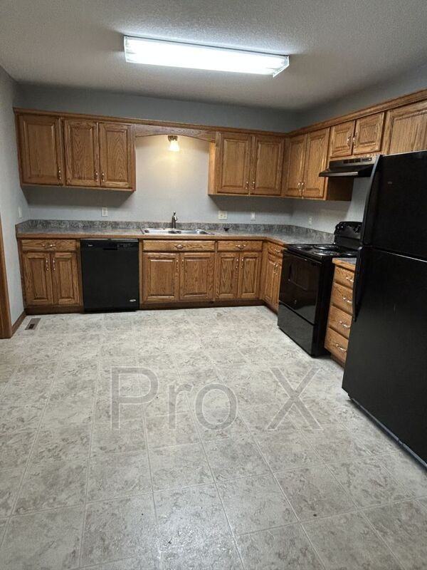 517 E Park St #B - Photo 4 of 14