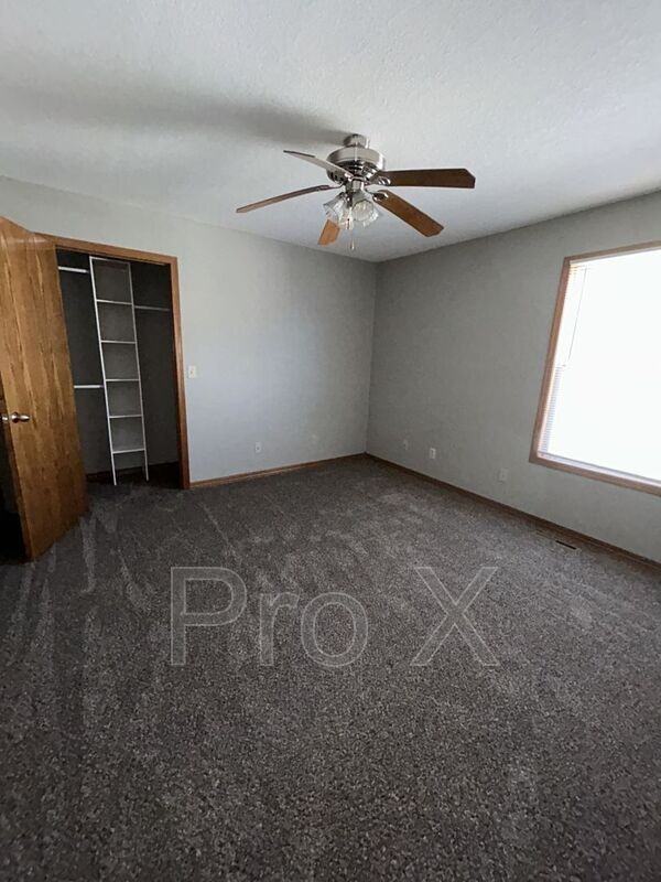 517 E Park St #B - Photo 5 of 14