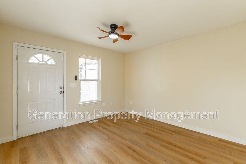 2205 E 12th St #B - Photo 3 of 25