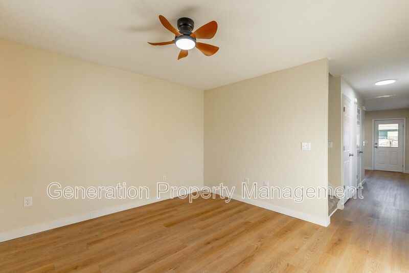 2205 E 12th St #B - Photo 5 of 25