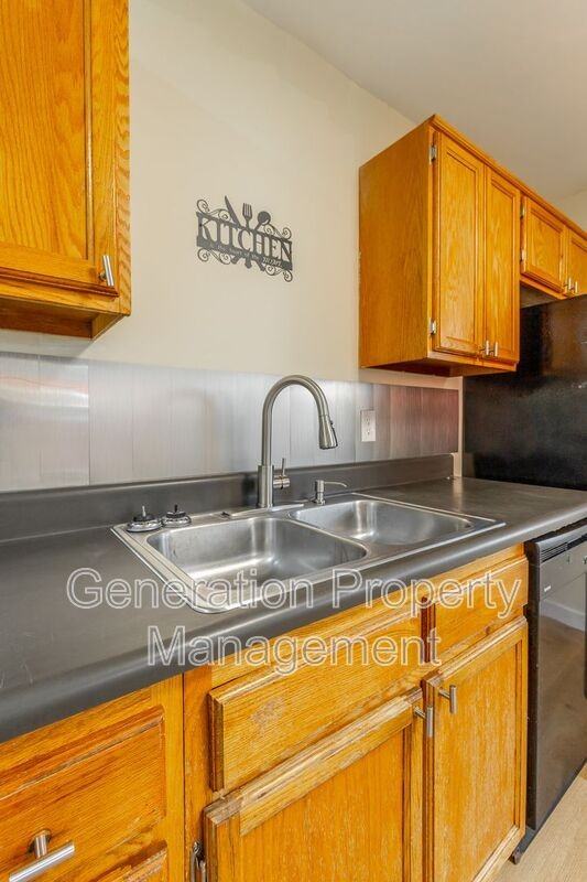 2205 E 12th St #B - Photo 7 of 25
