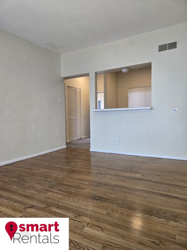 4304 Fairview Avenue - Photo 5 of 15