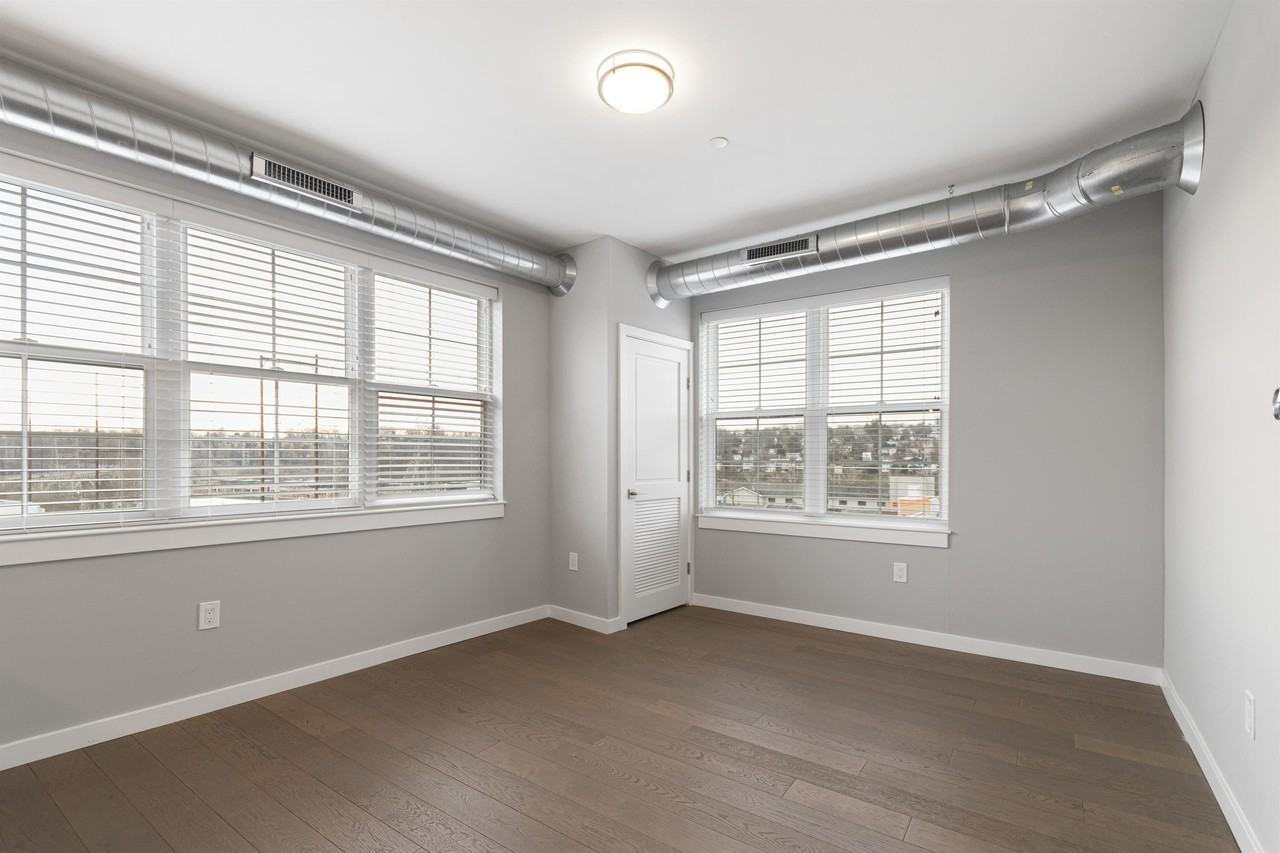 Umbria Commons - Photo 5 of 33