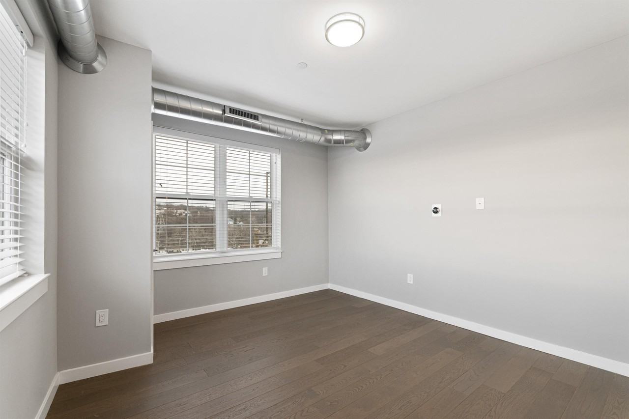 Umbria Commons - Photo 6 of 33