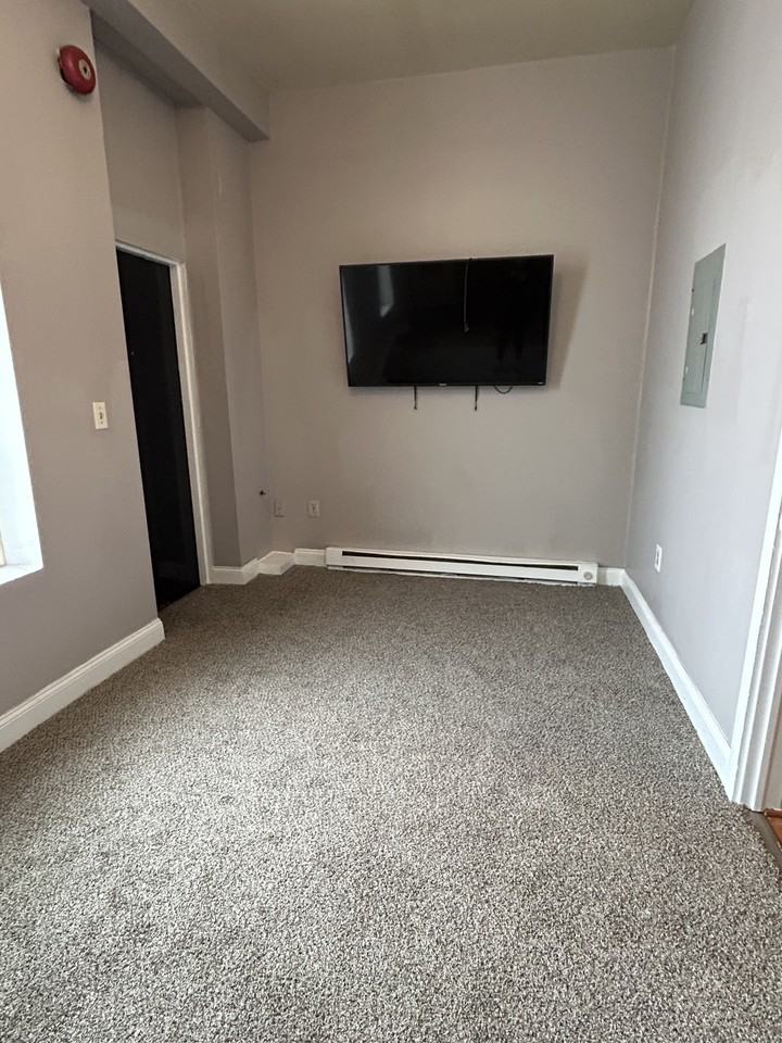 2401 North 6th Street OM - Photo 2 of 7