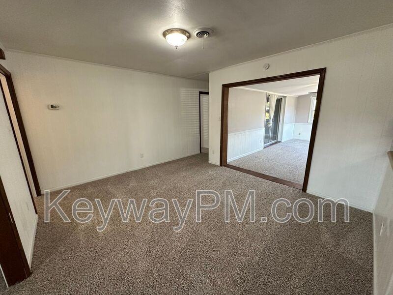 4431 Roxbury Dr - Photo 4 of 16