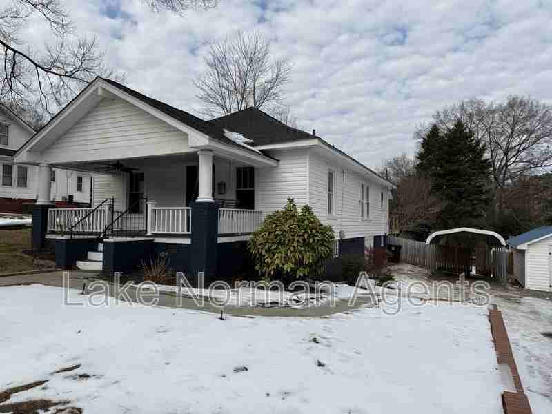 318 N Academy St - Photo 2 of 19