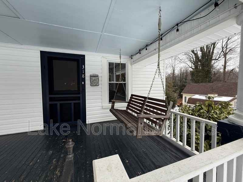 318 N Academy St - Photo 3 of 19