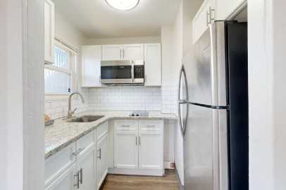 298-300 Meridian Street - Photo 4 of 7