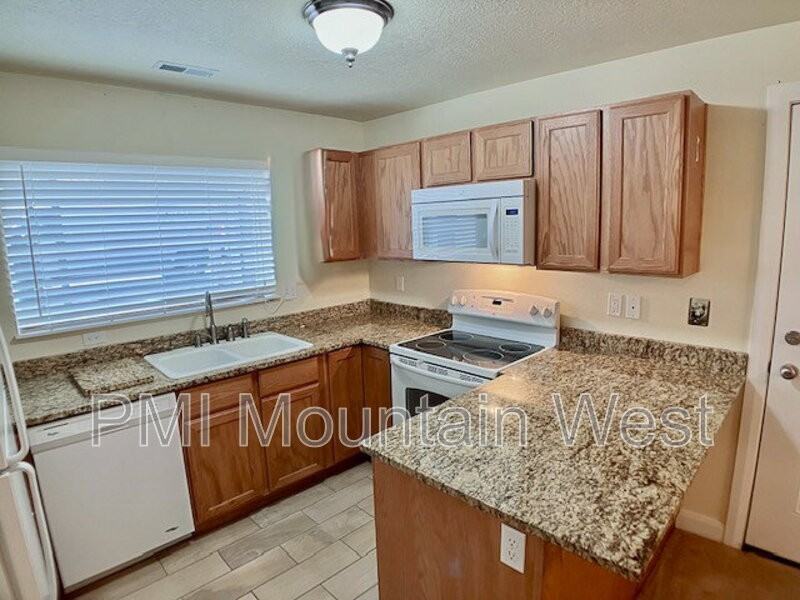 2779 Ws #E25 - Photo 3 of 30