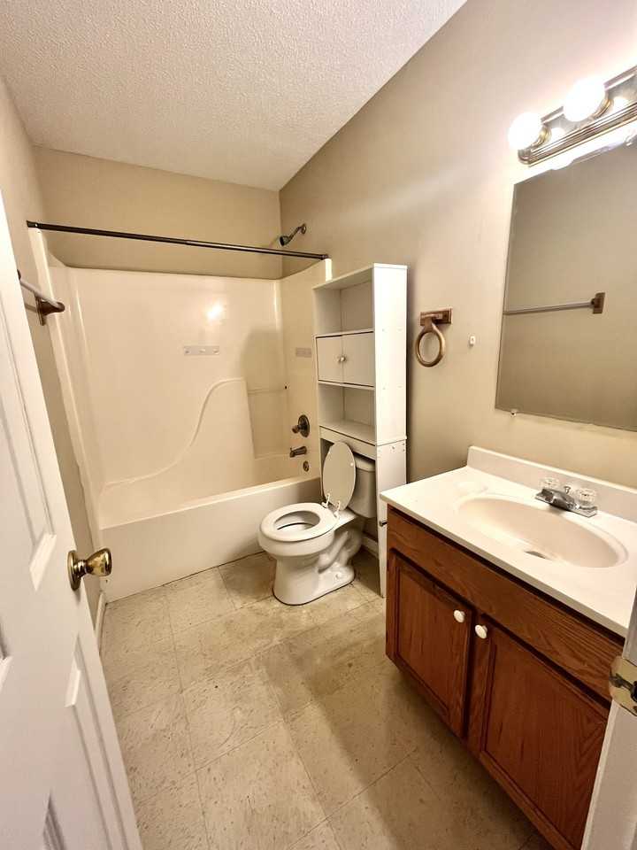 Lauderdale Apartments - Photo 5 of 7