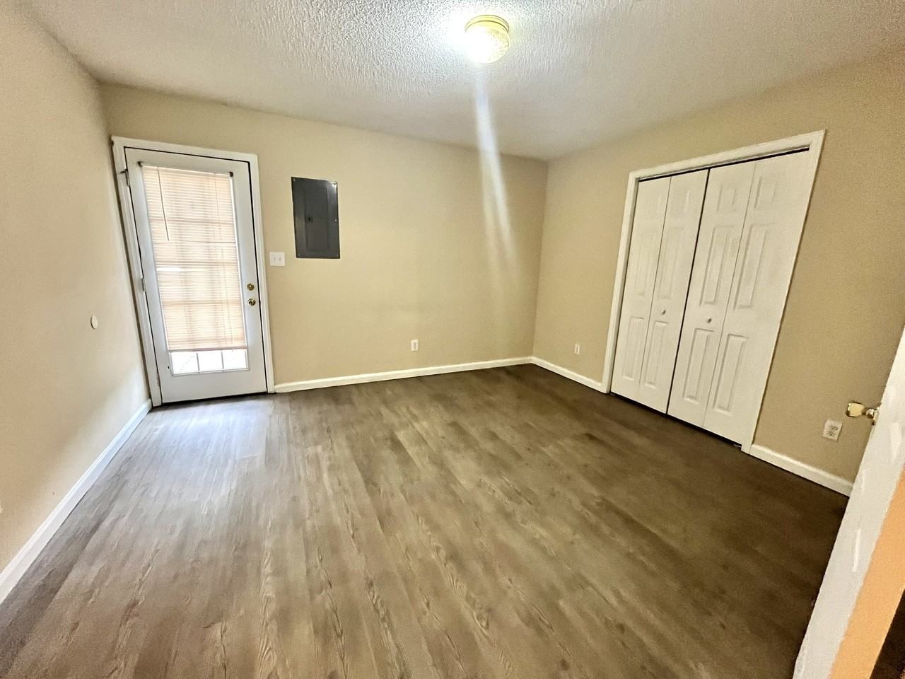 Lauderdale Apartments - Photo 6 of 7