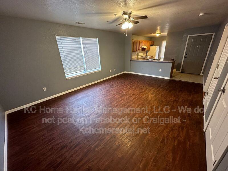1006 W Royle St #E - Photo 3 of 26
