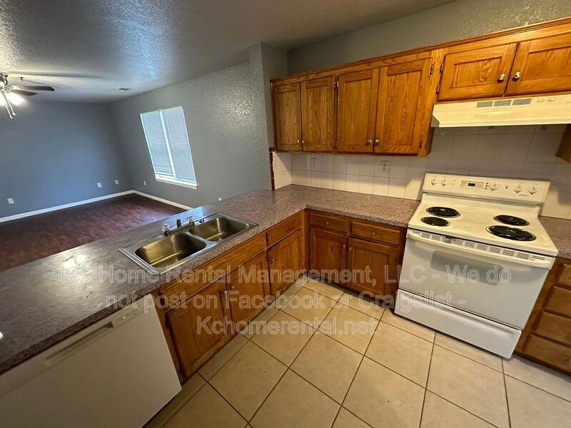 1006 W Royle St #E - Photo 7 of 26