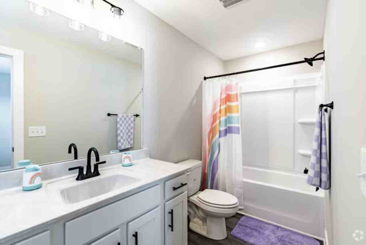 921 Martin St - Photo 2 of 8