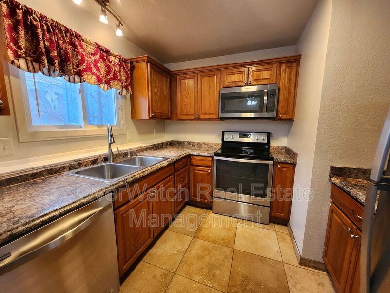 825 N Park St #4 - Photo 2 of 7