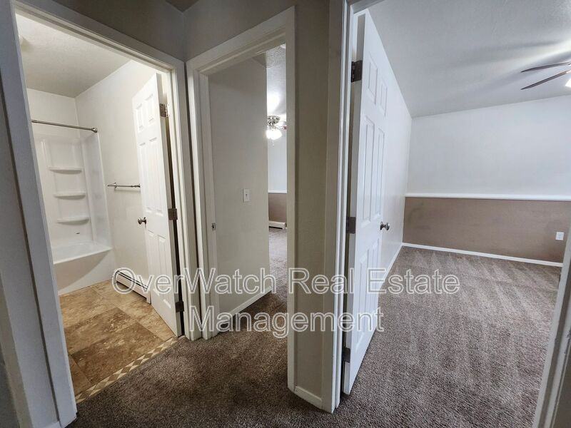 825 N Park St #4 - Photo 4 of 7