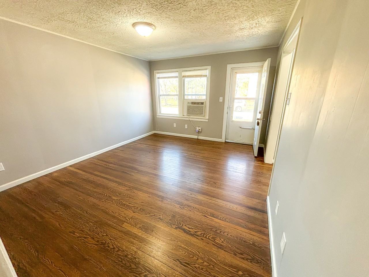 1521 W Merton  - NEW - Photo 2 of 10