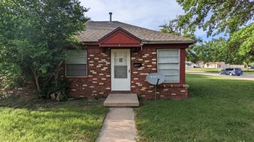 featured image of 1033 S Vine St