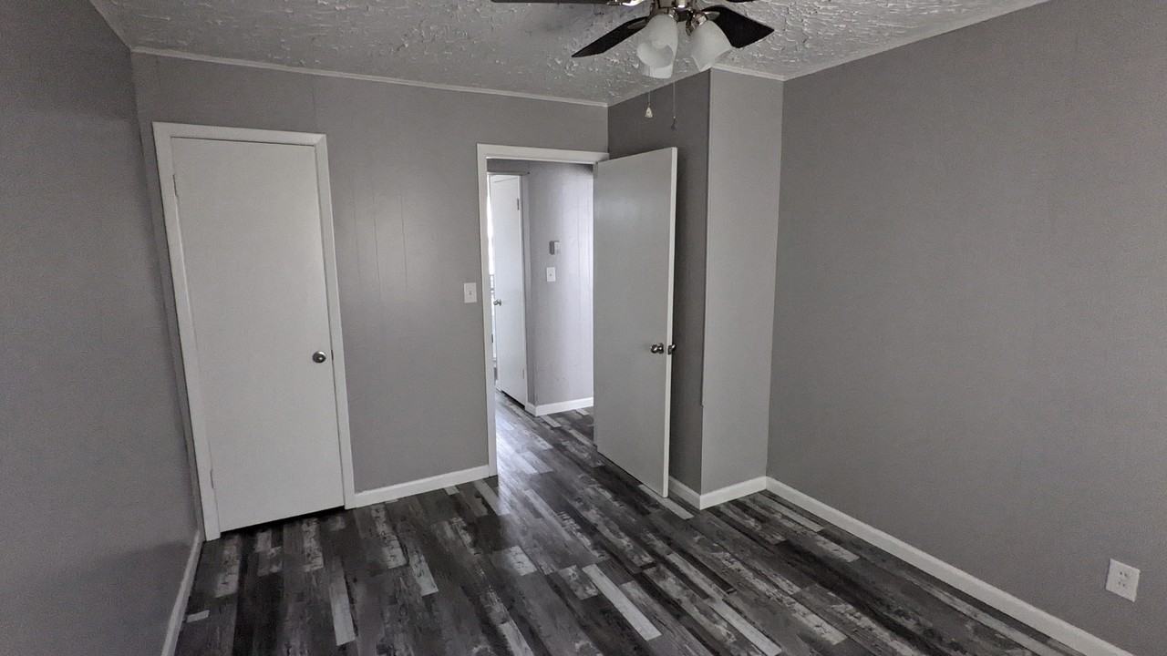 1033 S Vine - 3 - NEW - Photo 3 of 8