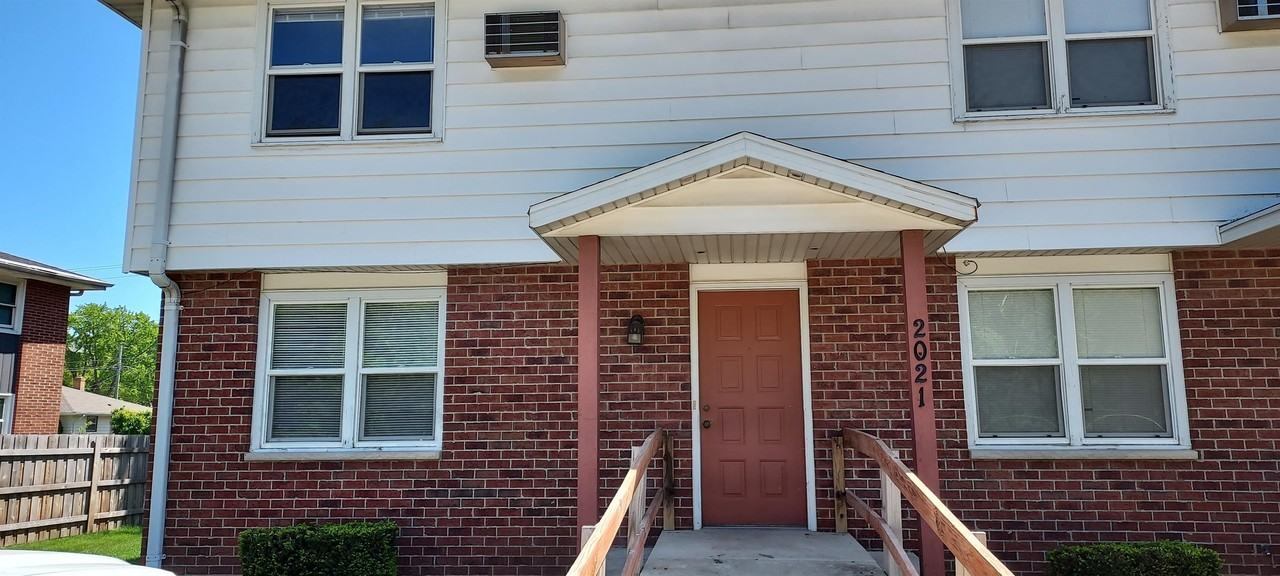 Eastman Townhouse - Photo 7 of 9