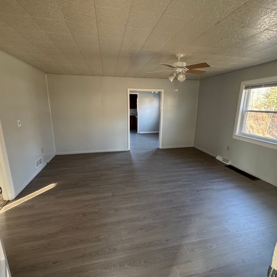 720 30th St - Photo 2 of 25