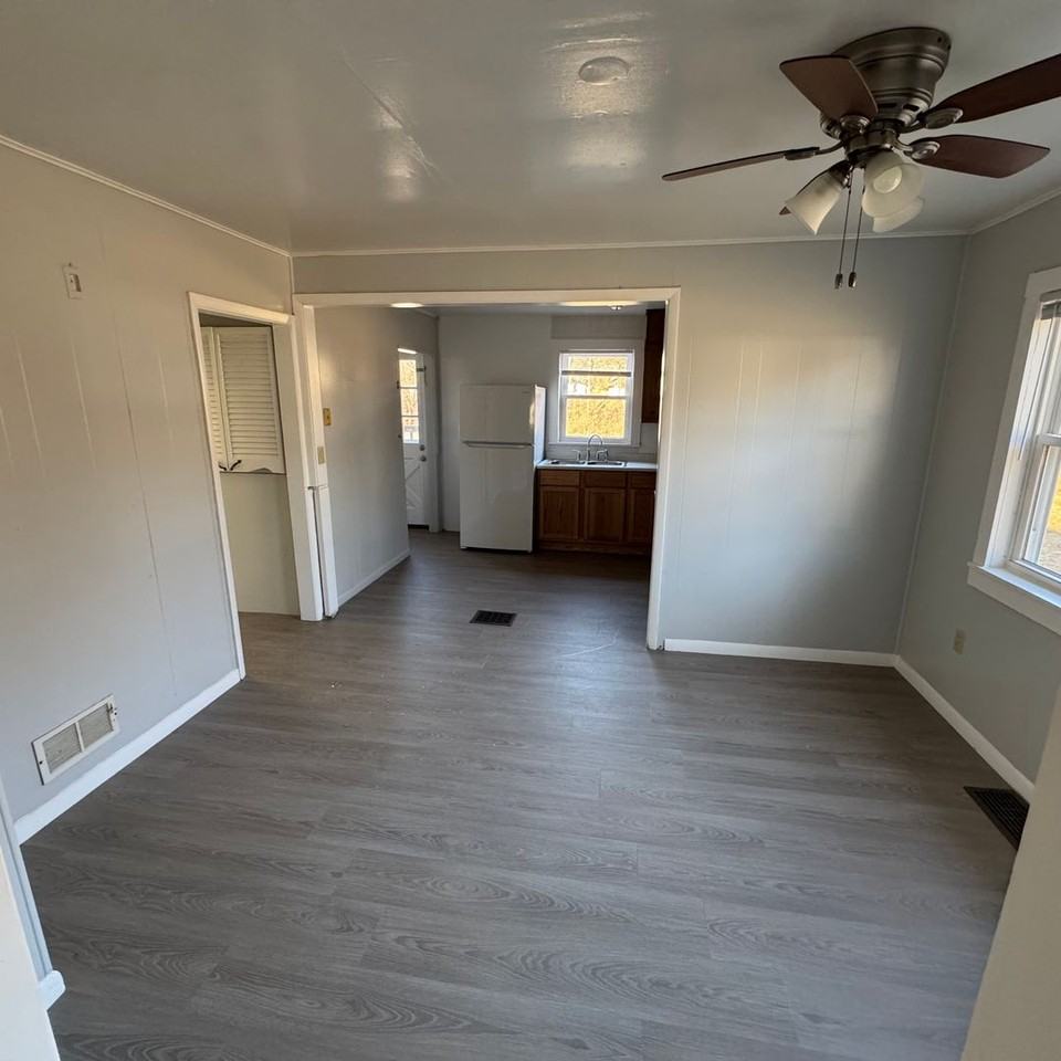 720 30th St - Photo 3 of 25