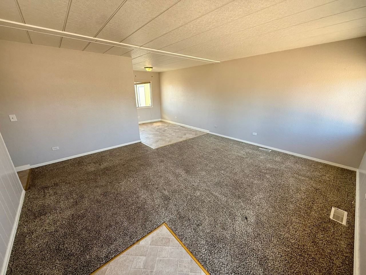 1906 Diana Dr - Photo 3 of 24