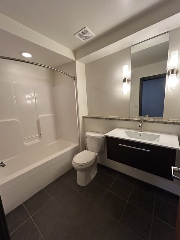 110 S 15th St #405 - Photo 3 of 6