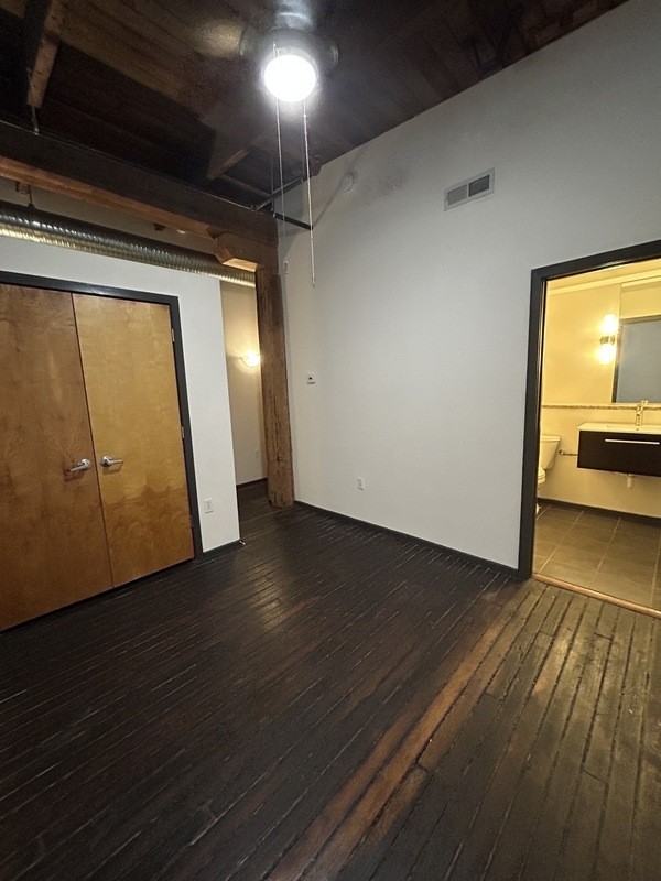 110 S 15th St #405 - Photo 4 of 6