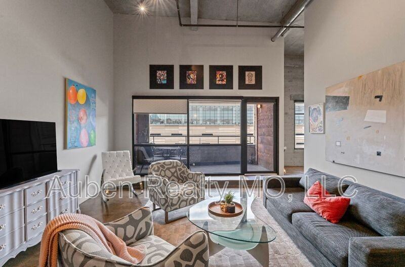 360 W Pershing Rd #330 - Photo 4 of 18