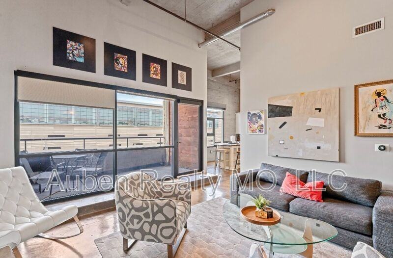360 W Pershing Rd #330 - Photo 5 of 18