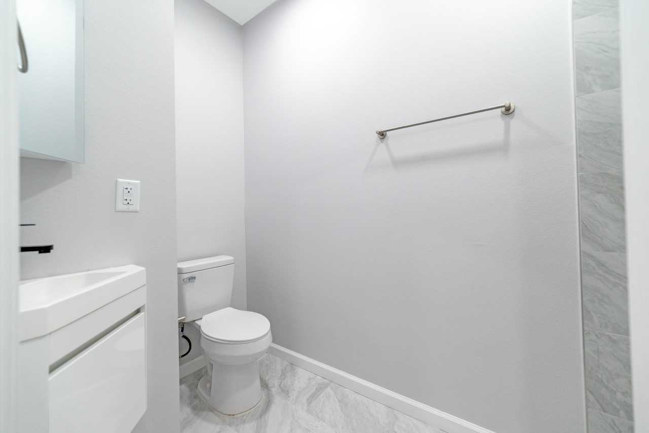 807 Avenue K - Photo 6 of 13