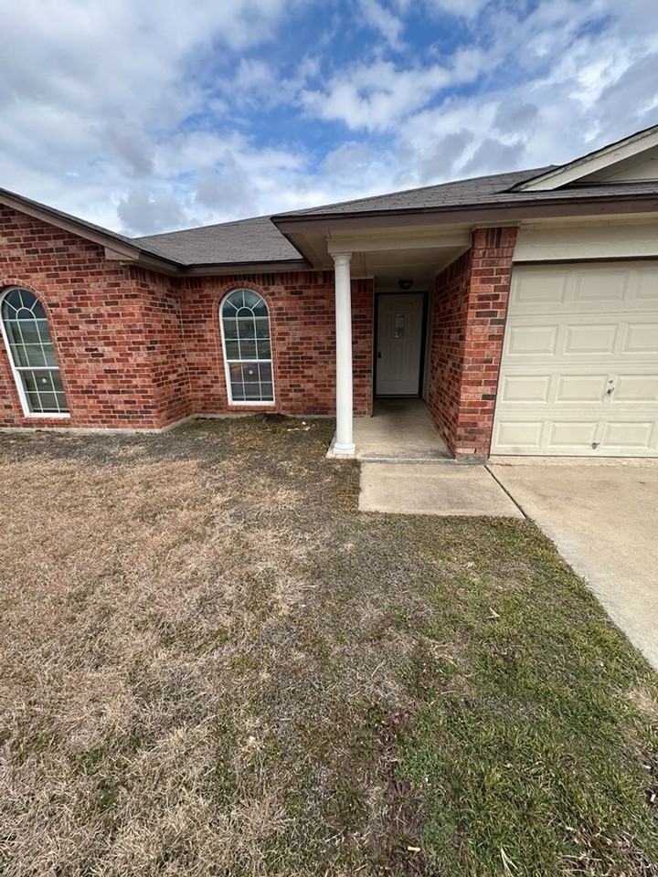 3611 Basset Dr - Photo 2 of 21