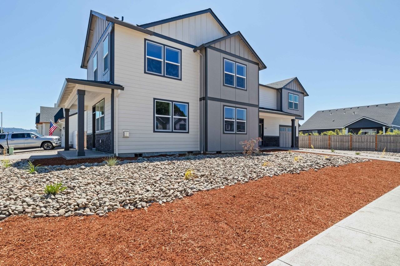 KE15-2- 1213 South 11th Street. Independence, OR 97351 - Photo 2 of 33