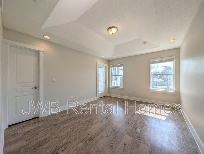 811 2nd Ave S - Photo 7 of 20