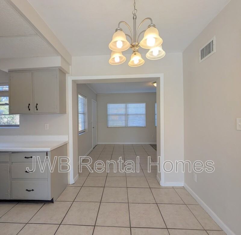 6315 Badnur Dr - Photo 5 of 19