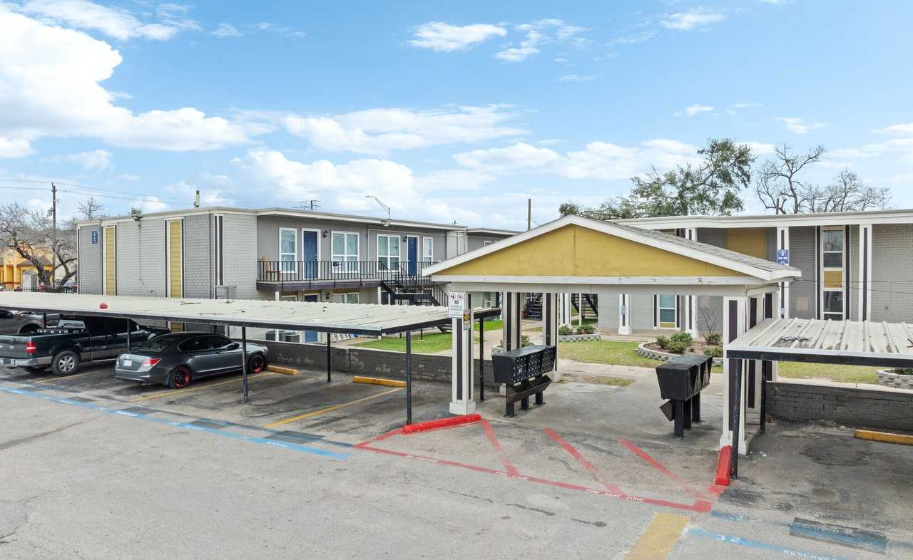 Plaza on Hammerly - Photo 4 of 40