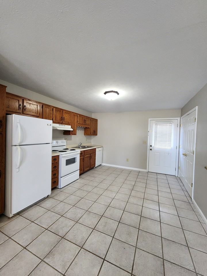 978 N Franklin - Photo 4 of 18